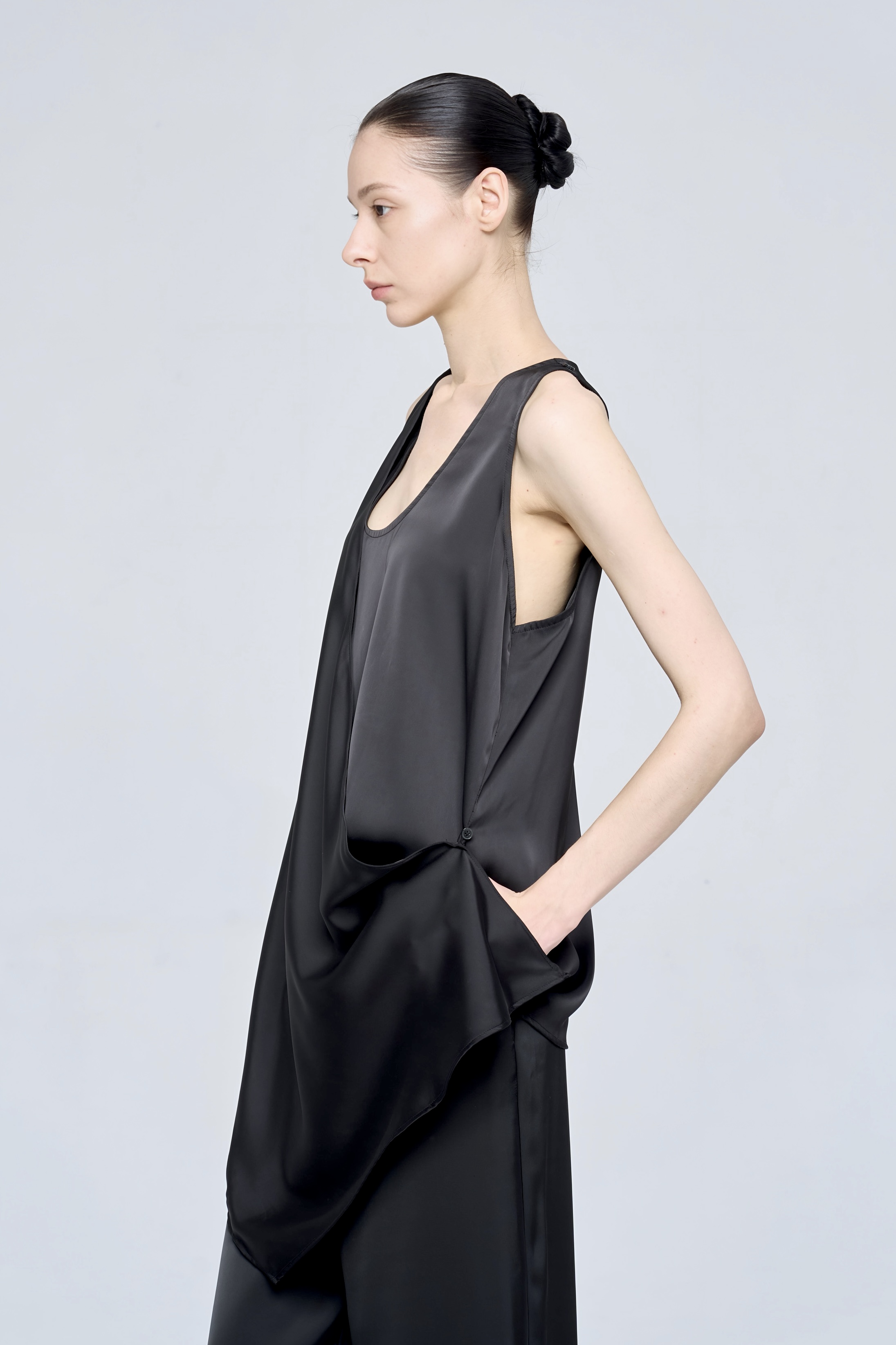 MERGE TANK - BLACK